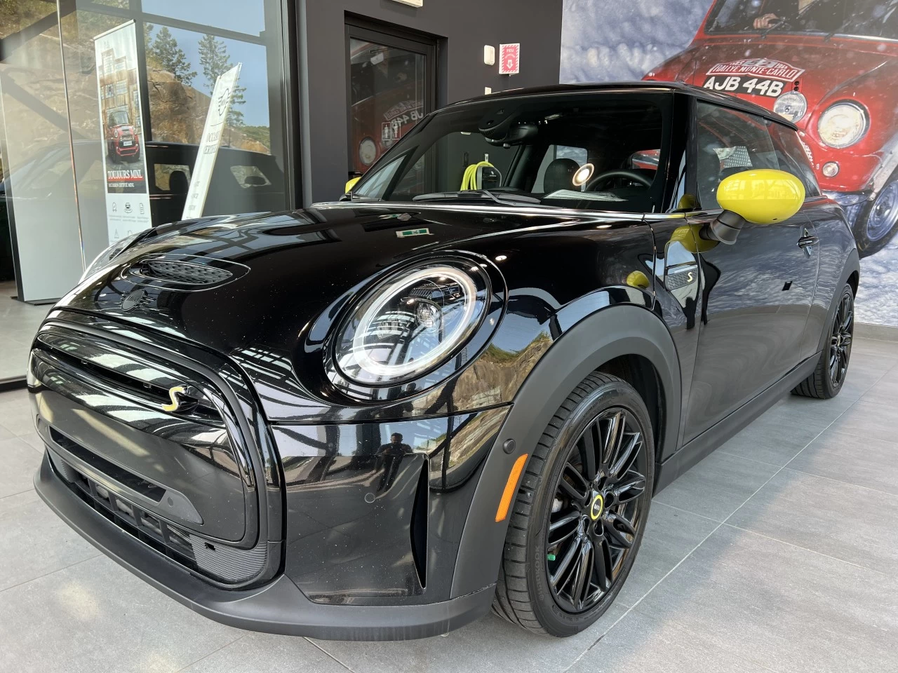 2022 Mini Cooper Cooper SE Main Image