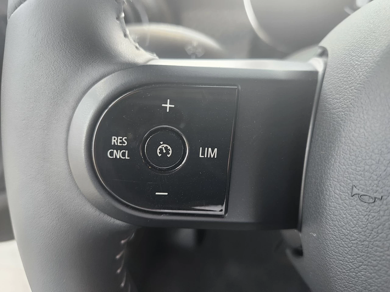 2023 Mini Cooper SE Main Image