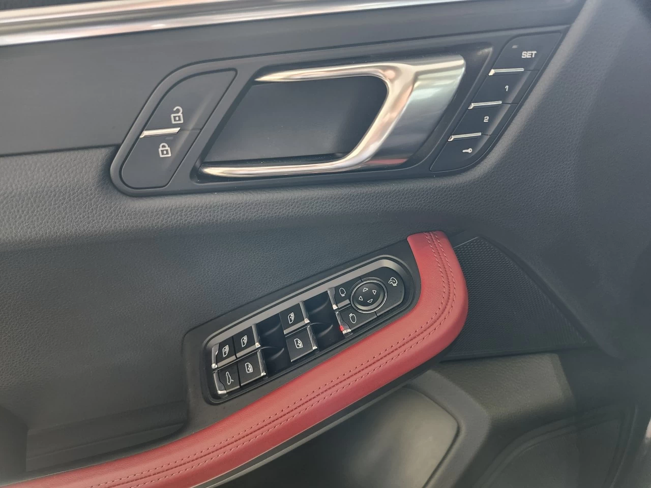 2023 Porsche Macan AWD Image principale