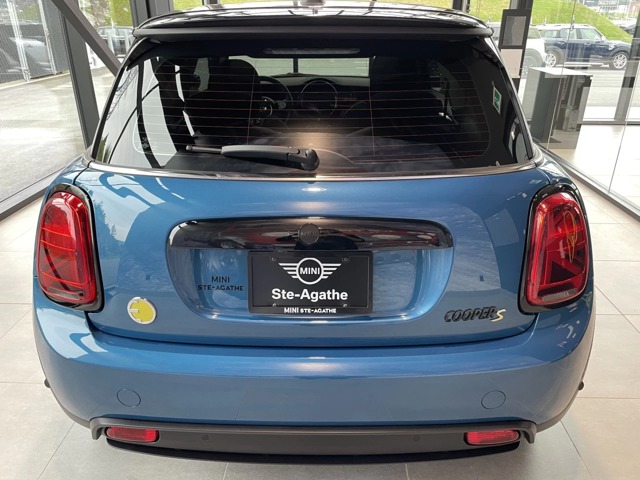 2023 Mini Cooper Cooper SE https://www.bmwsteagathe.com/resize/b990ff35b810a3abc0cc817b2ca24889-1