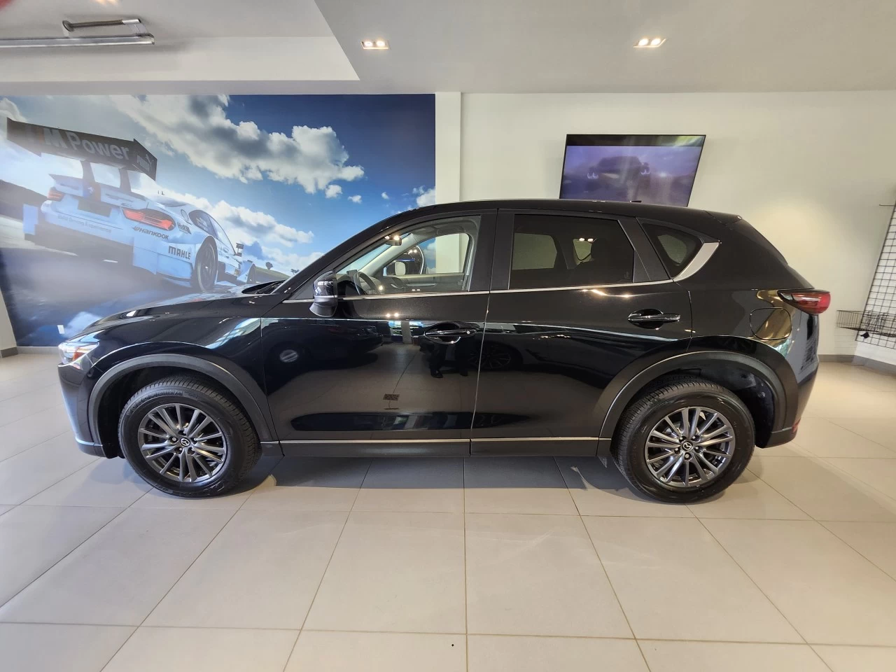 2021 Mazda CX-5 GX https://www.bmwsteagathe.com/resize/b990ff35b810a3abc0cc817b2ca24889-1