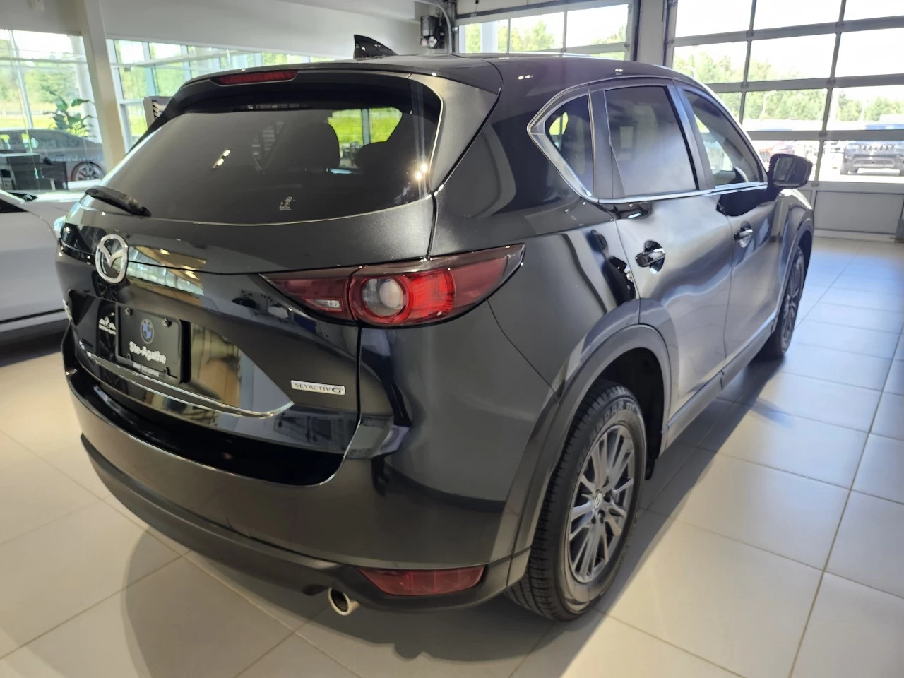 2021 Mazda CX-5 GX https://www.bmwsteagathe.com/resize/b990ff35b810a3abc0cc817b2ca24889-1