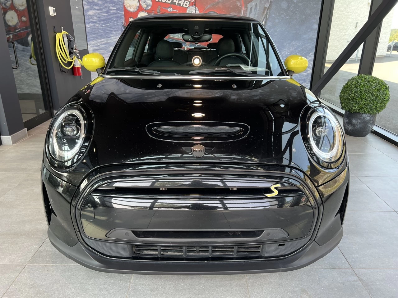 2022 Mini Cooper Cooper SE Main Image