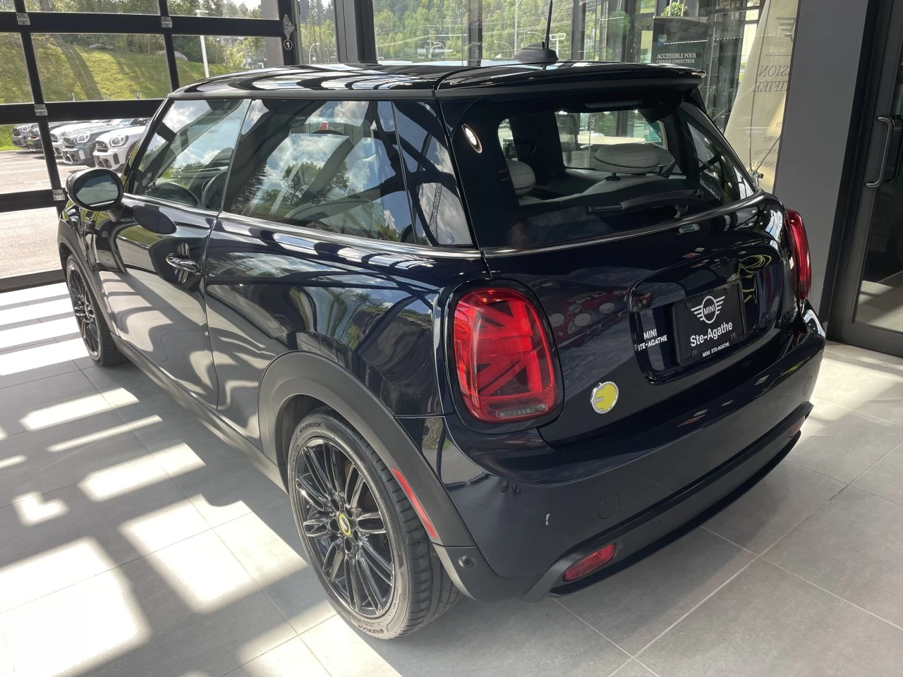 2022 Mini Cooper Cooper SE https://www.bmwsteagathe.com/resize/b990ff35b810a3abc0cc817b2ca24889-1