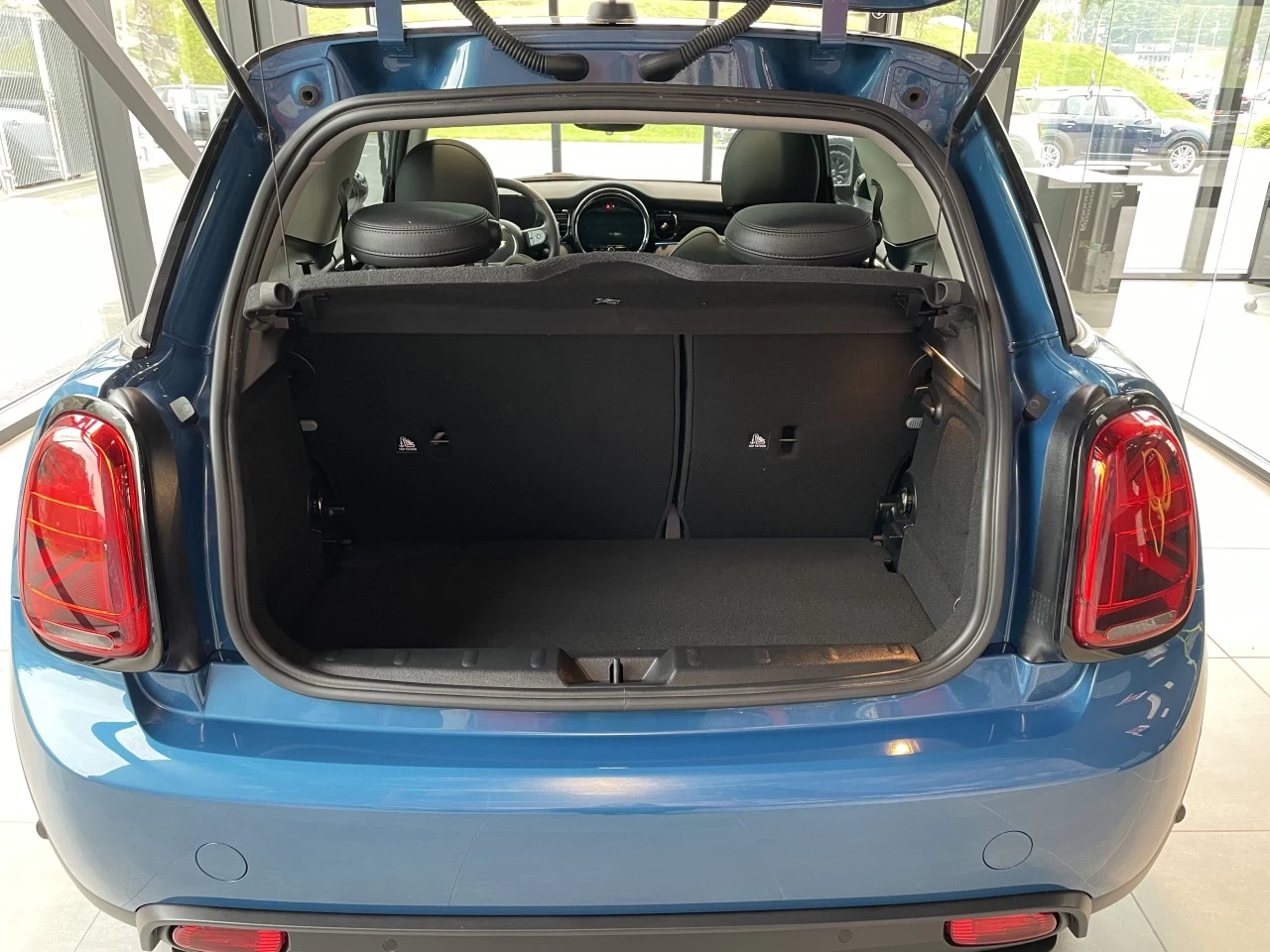 2023 Mini Cooper Cooper SE https://www.bmwsteagathe.com/resize/b990ff35b810a3abc0cc817b2ca24889-1