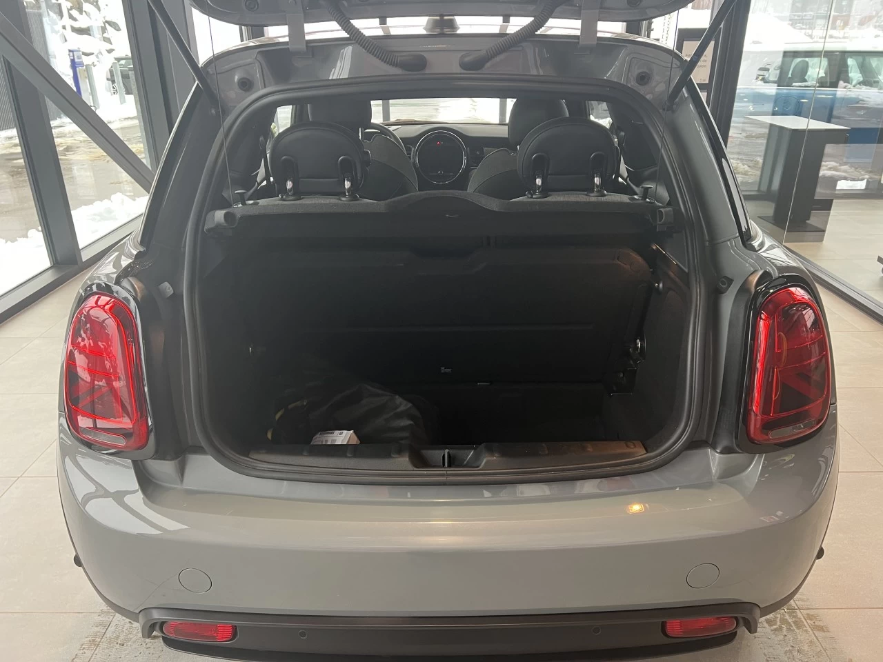2023 Mini Cooper Cooper SE https://www.bmwsteagathe.com/resize/b990ff35b810a3abc0cc817b2ca24889-1