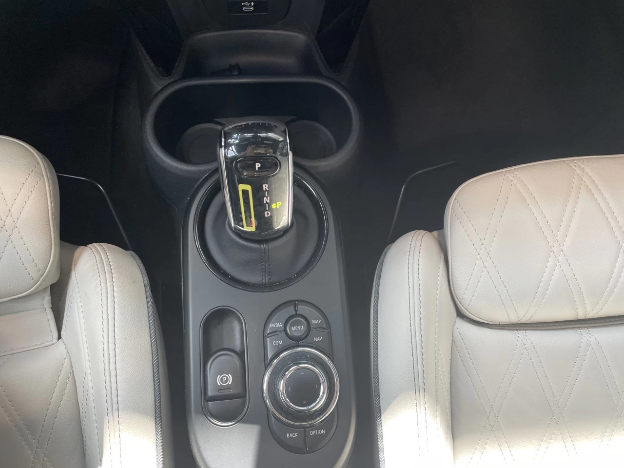 2022 Mini Cooper Cooper SE https://www.bmwsteagathe.com/resize/b990ff35b810a3abc0cc817b2ca24889-1