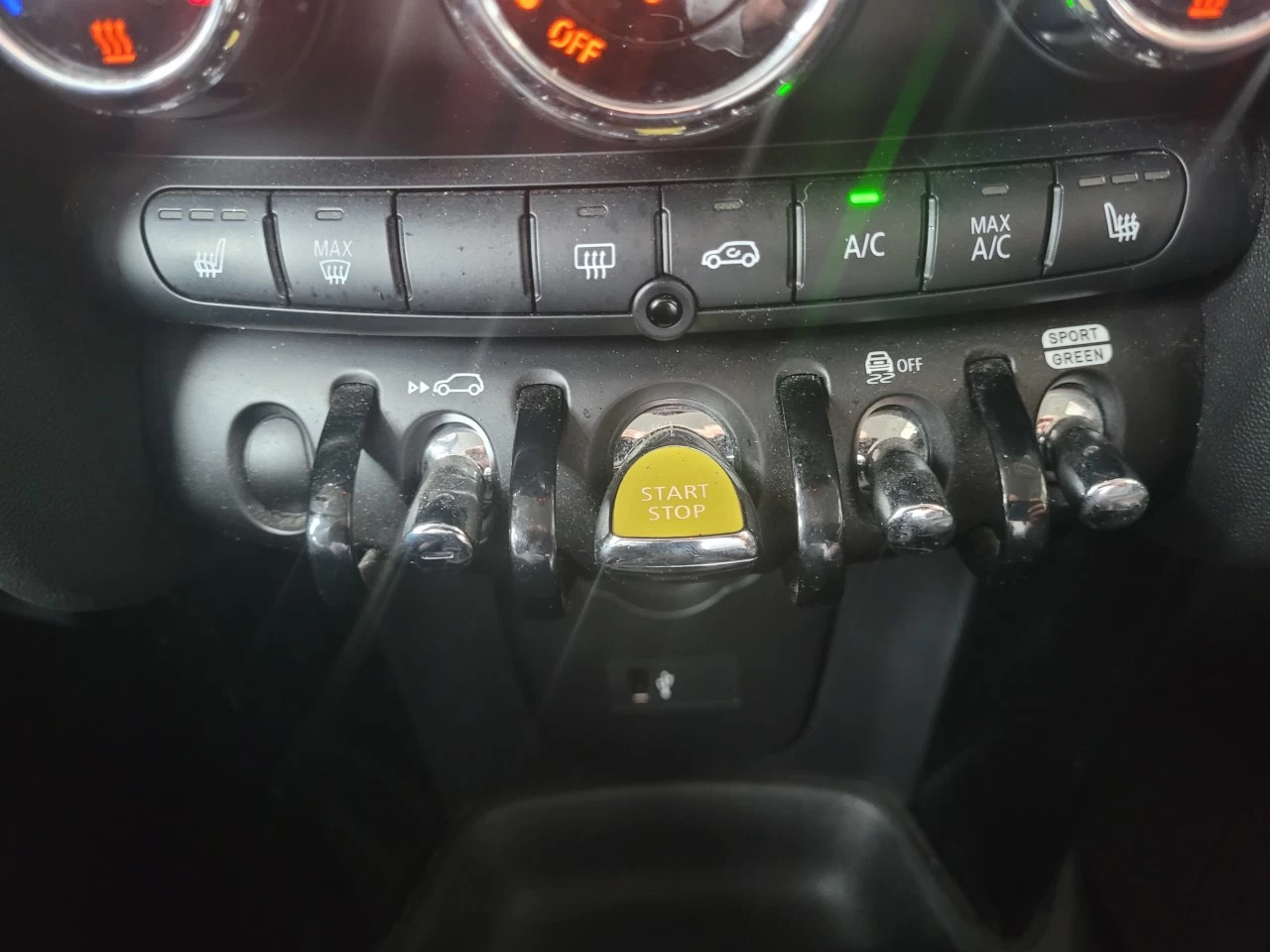 2022 Mini Cooper Cooper SE https://www.bmwsteagathe.com/resize/b990ff35b810a3abc0cc817b2ca24889-1