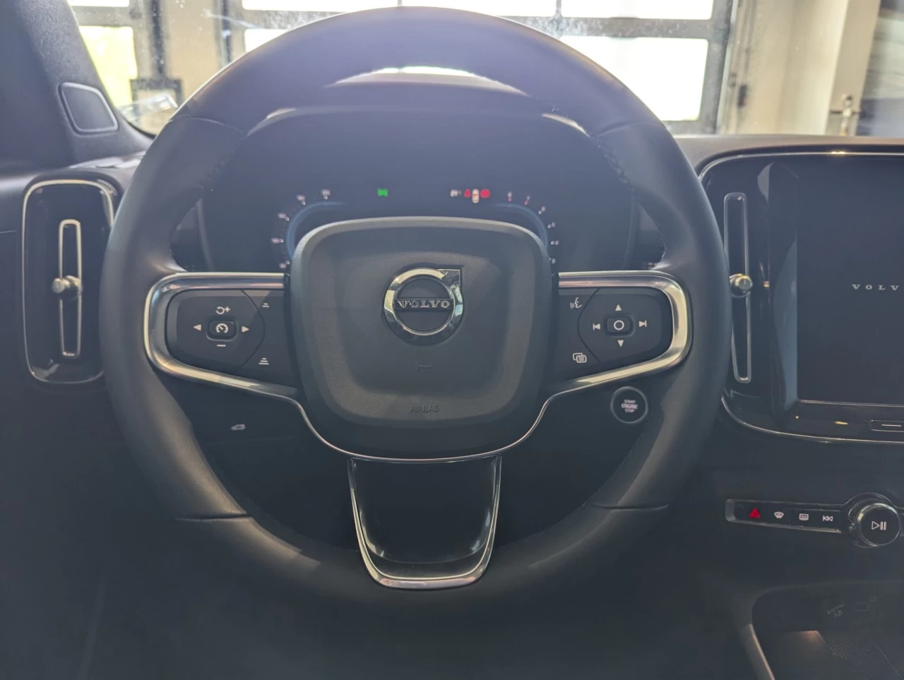2023 Volvo XC40 Plus Dark Theme Main Image