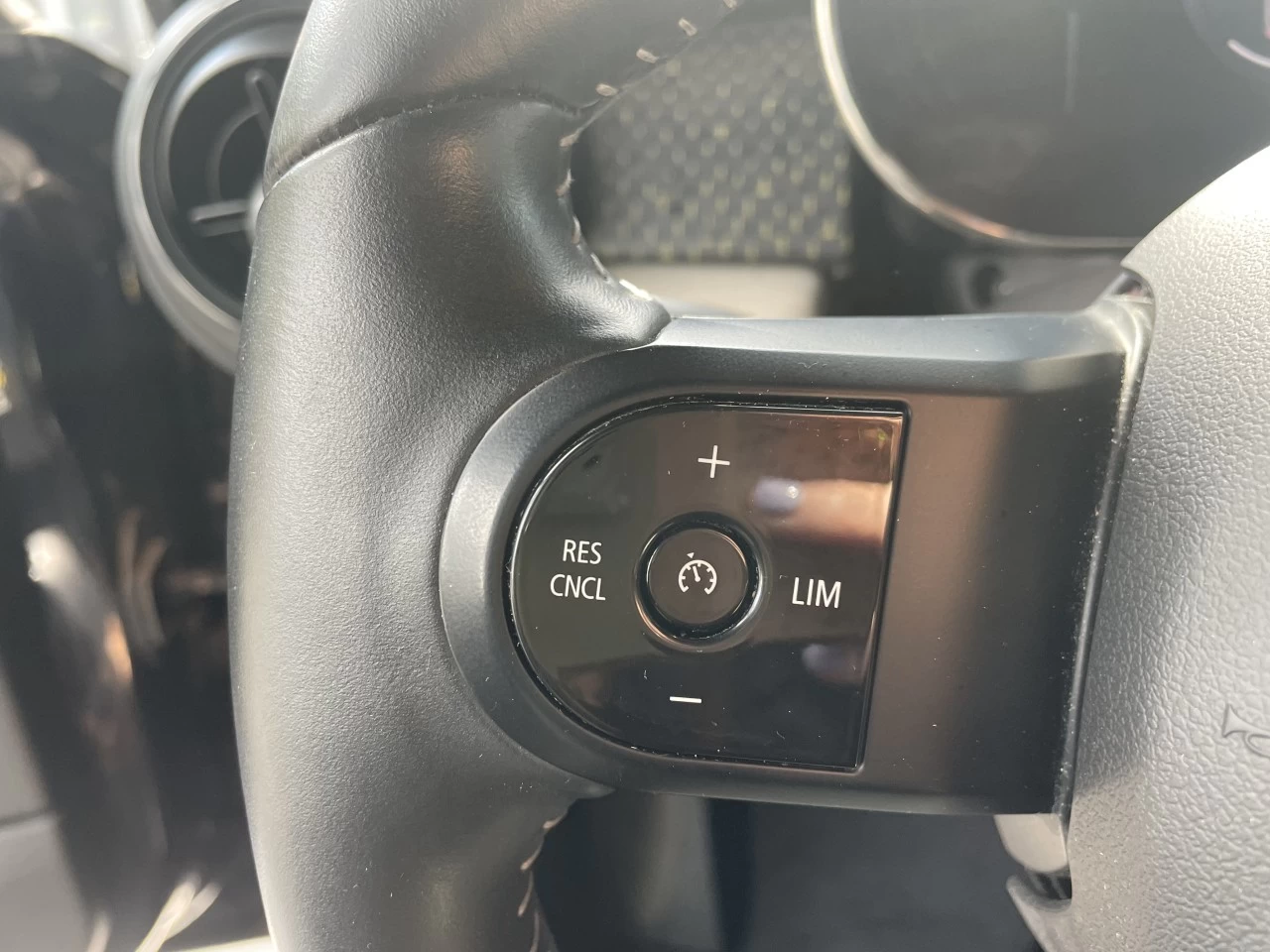 2022 Mini Cooper Cooper SE https://www.bmwsteagathe.com/resize/b990ff35b810a3abc0cc817b2ca24889-1