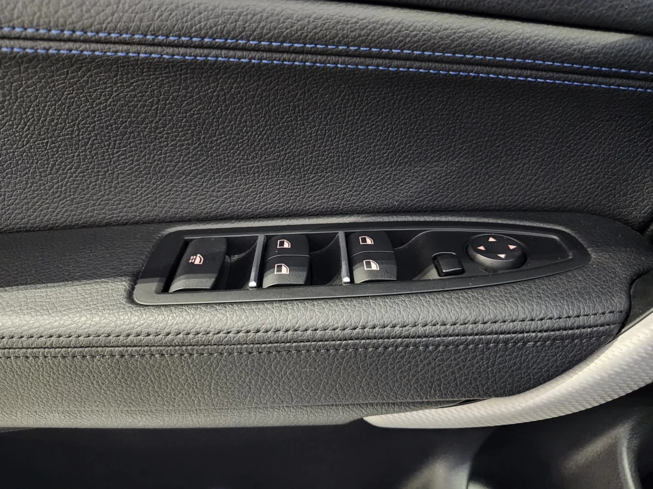 2020 BMW 2 Series 230i xDrive Convertible Main Image