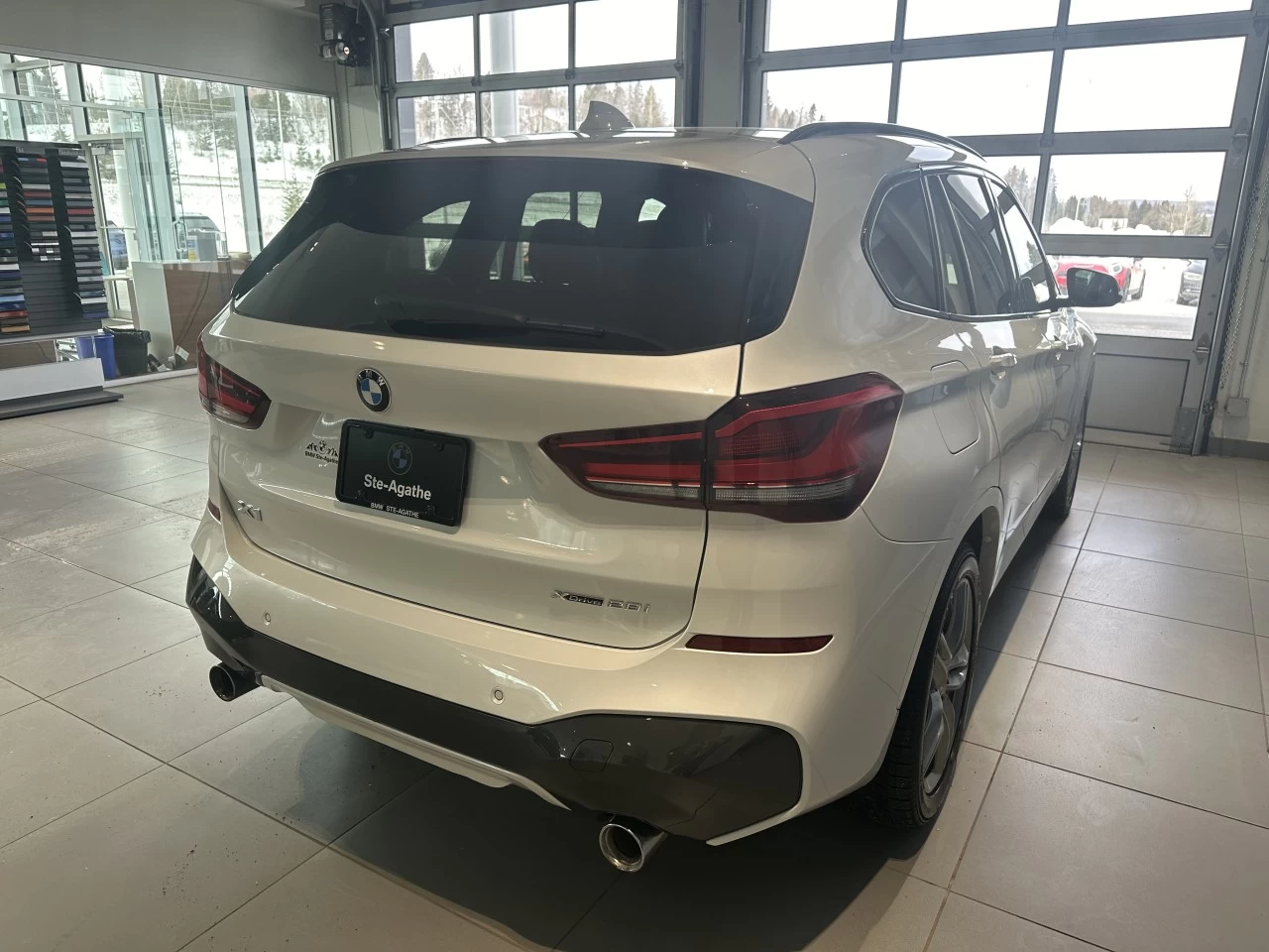 2021 BMW X1 xDrive28i Image principale