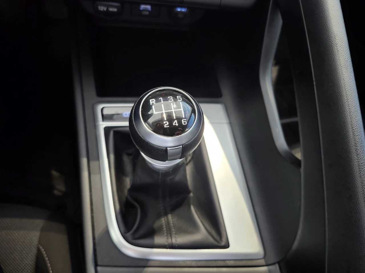 2022 Hyundai Elantra Essential Main Image