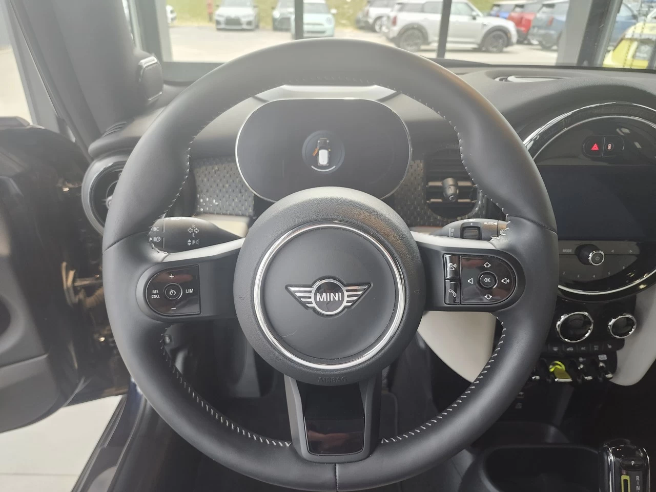 2023 Mini Cooper SE Main Image