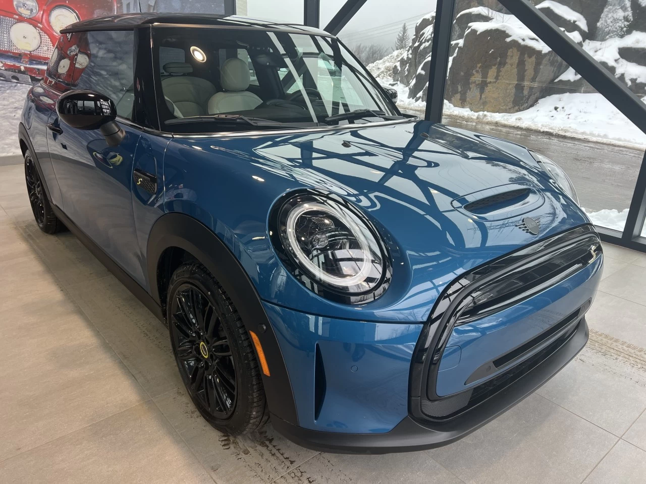 2023 Mini Cooper Cooper SE https://www.bmwsteagathe.com/resize/b990ff35b810a3abc0cc817b2ca24889-1