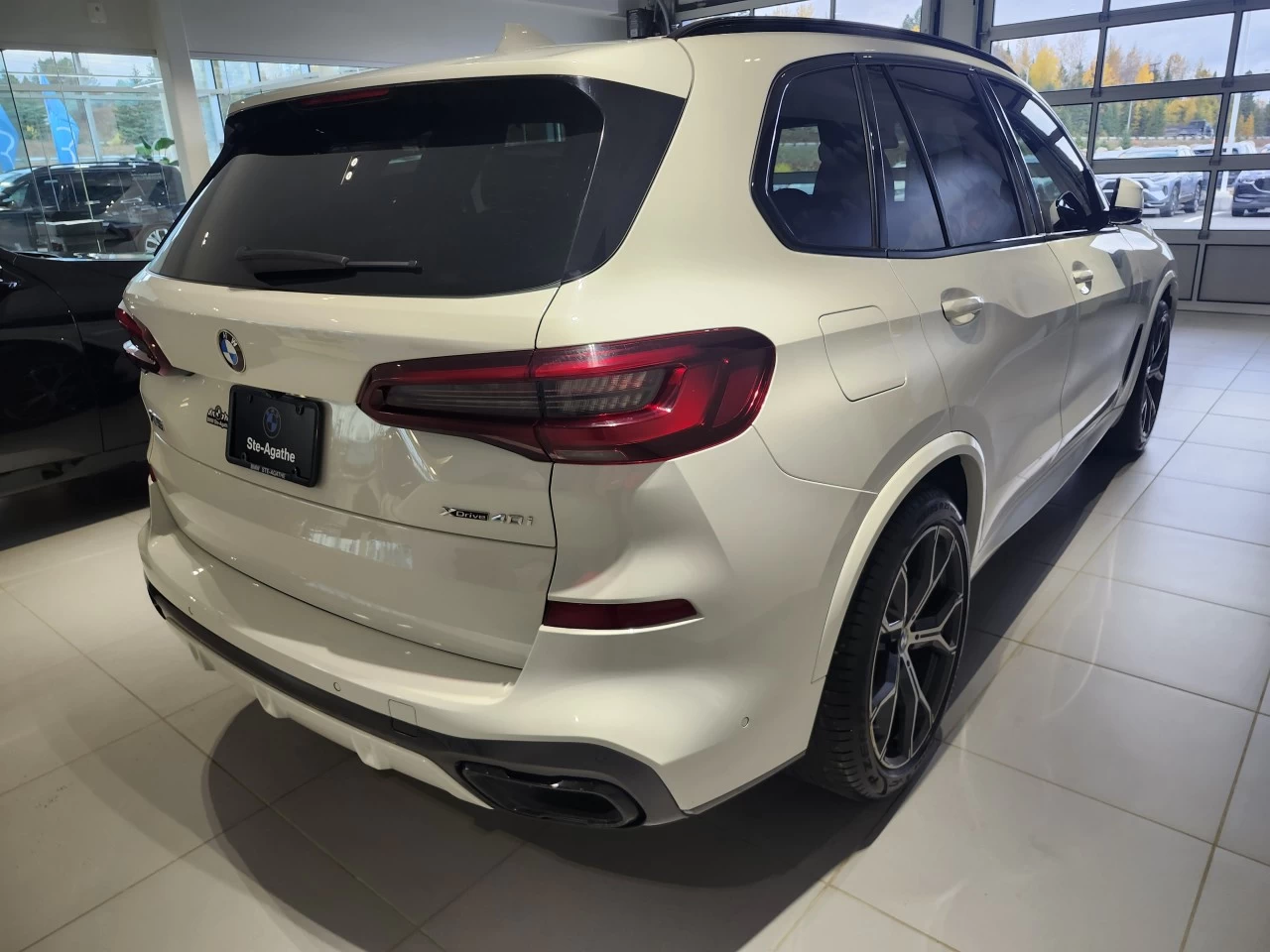 2022 BMW X5 xDrive40i Main Image
