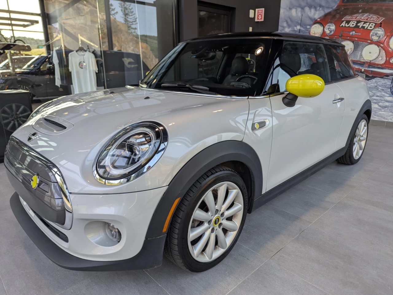2021 Mini Cooper Cooper SE Main Image