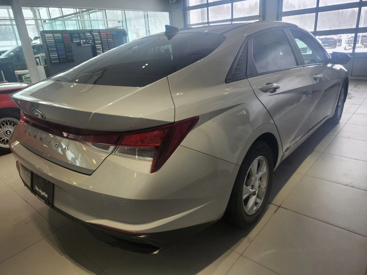 2022 Hyundai Elantra Essential Main Image