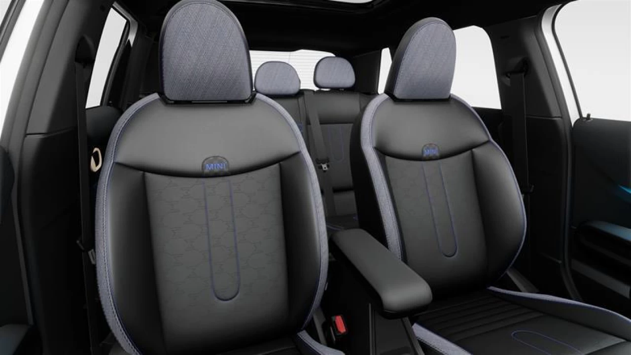 2026 MINI 5 Door Cooper C FWD Image principale