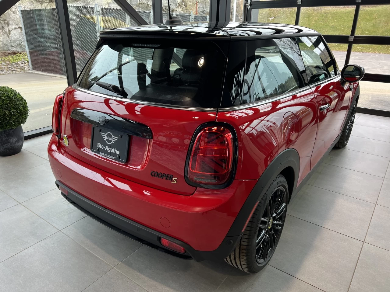 2024 MINI Cooper SE 3 Door Main Image