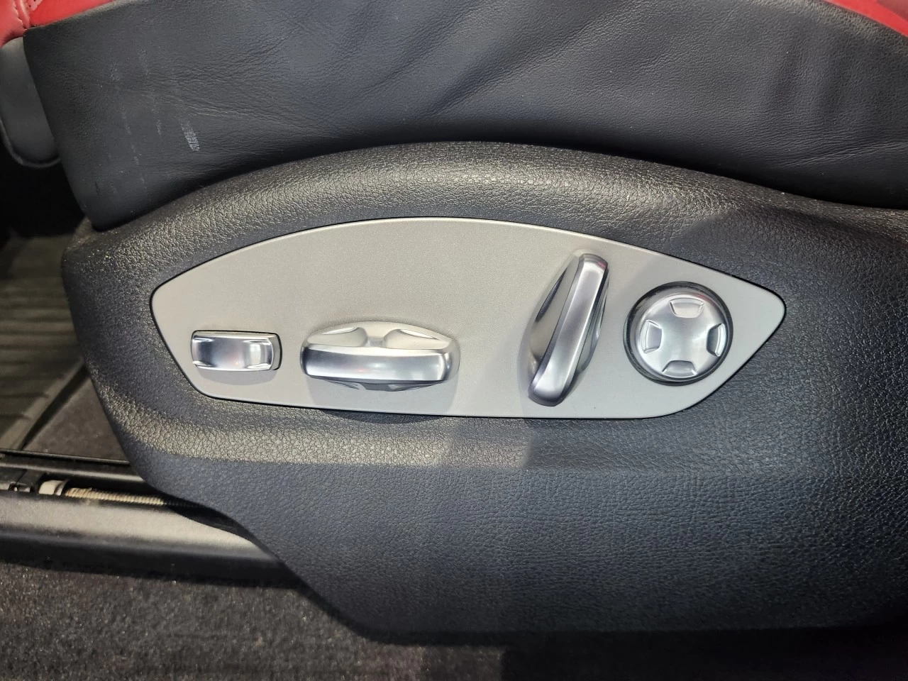 2023 Porsche Macan AWD Image principale