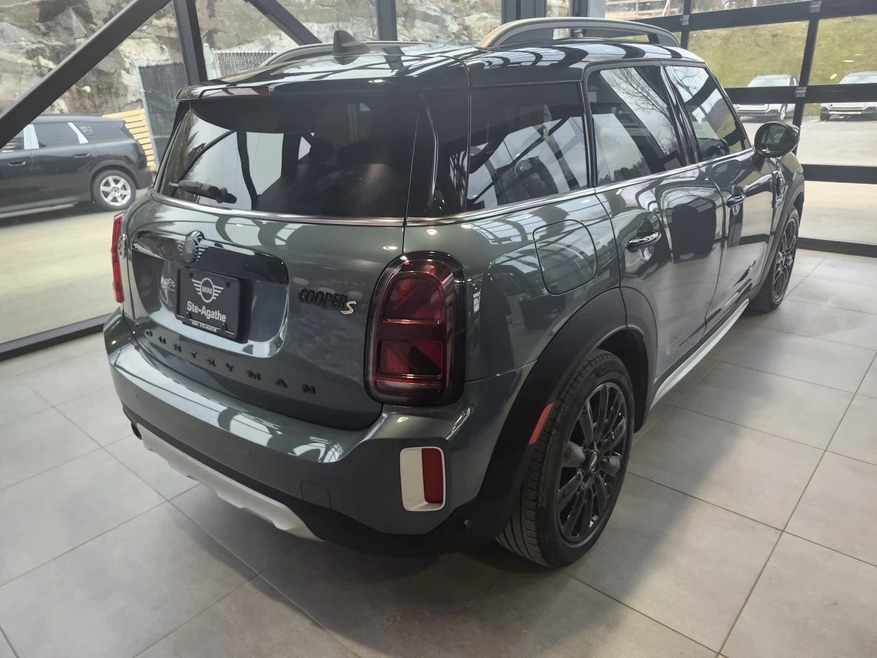 2022 Mini Cooper Countryman Cooper SE Main Image