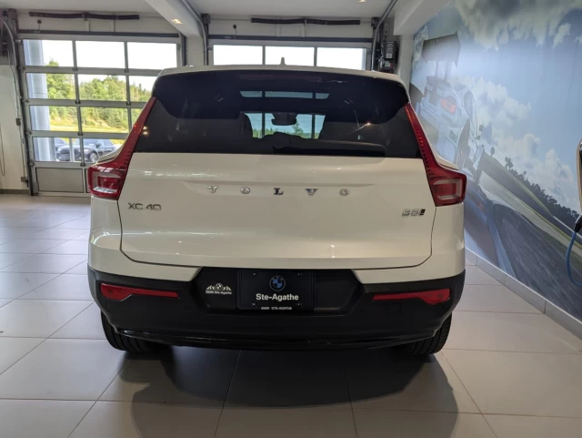 Volvo XC40 Plus Dark Theme 2023