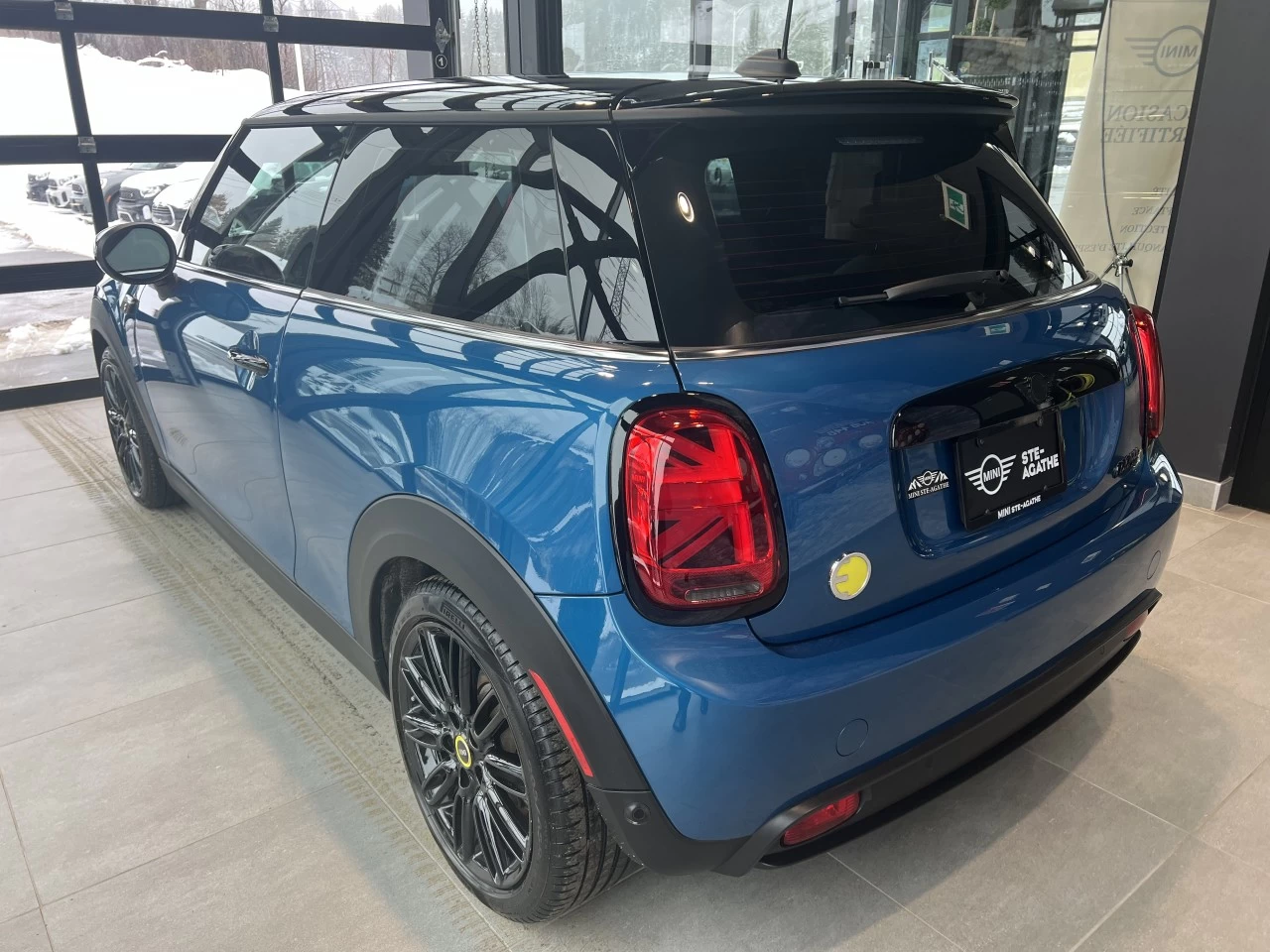 2023 Mini Cooper Cooper SE https://www.bmwsteagathe.com/resize/b990ff35b810a3abc0cc817b2ca24889-1