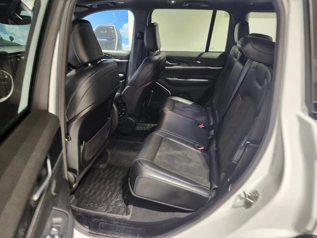 2022 Jeep Grand Cherokee Trailhawk Main Image