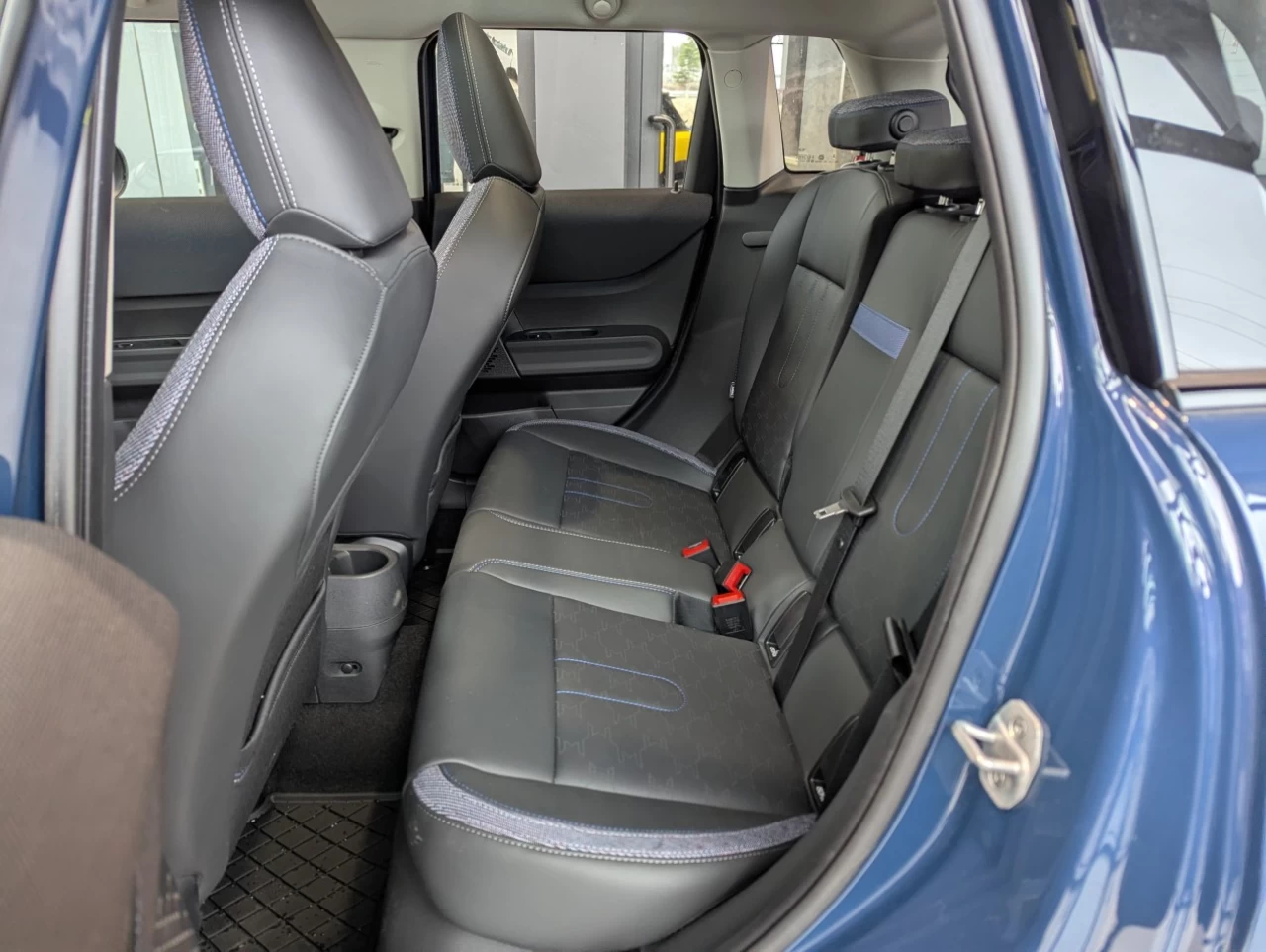 2025 MINI 5 Door Cooper C FWD Image principale