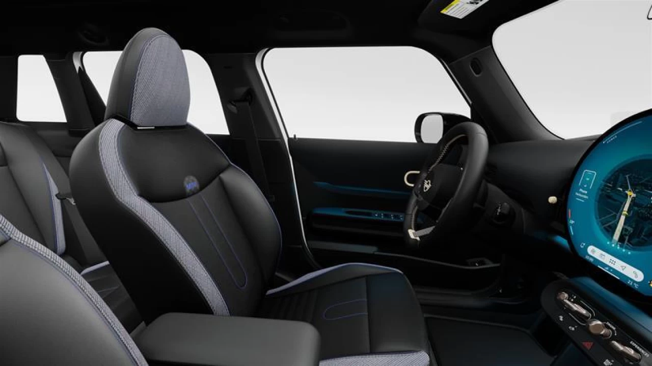 2026 MINI 5 Door Cooper C FWD Image principale