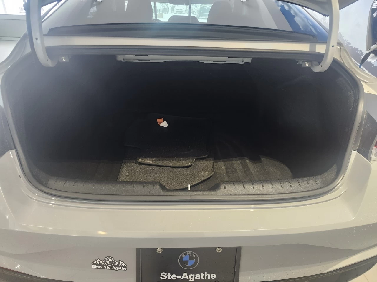 2022 Hyundai Elantra Essential Main Image