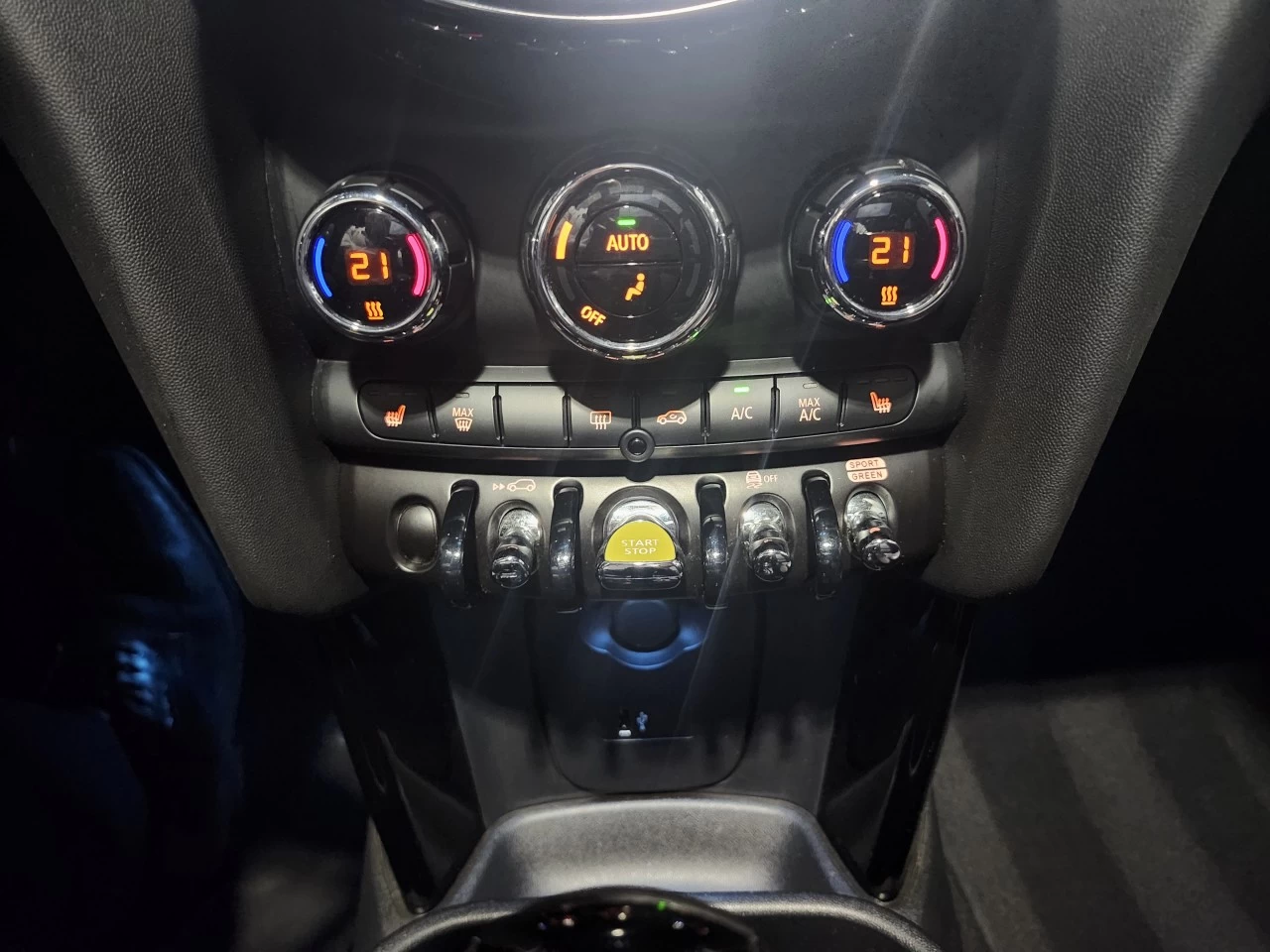 2022 Mini Cooper SE Main Image