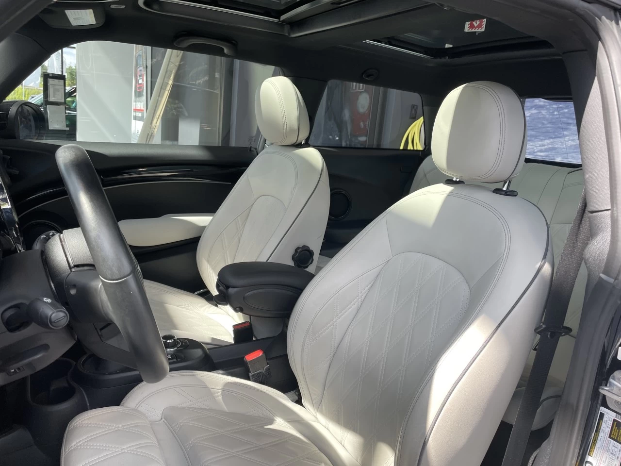 2022 Mini Cooper Cooper SE https://www.bmwsteagathe.com/resize/b990ff35b810a3abc0cc817b2ca24889-1