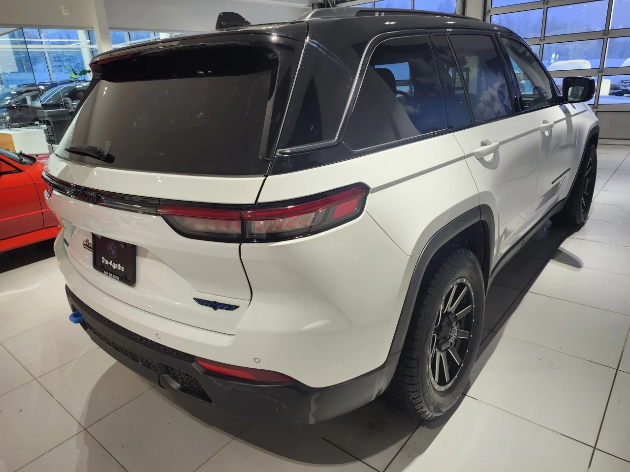 2022 Jeep Grand Cherokee Trailhawk Main Image