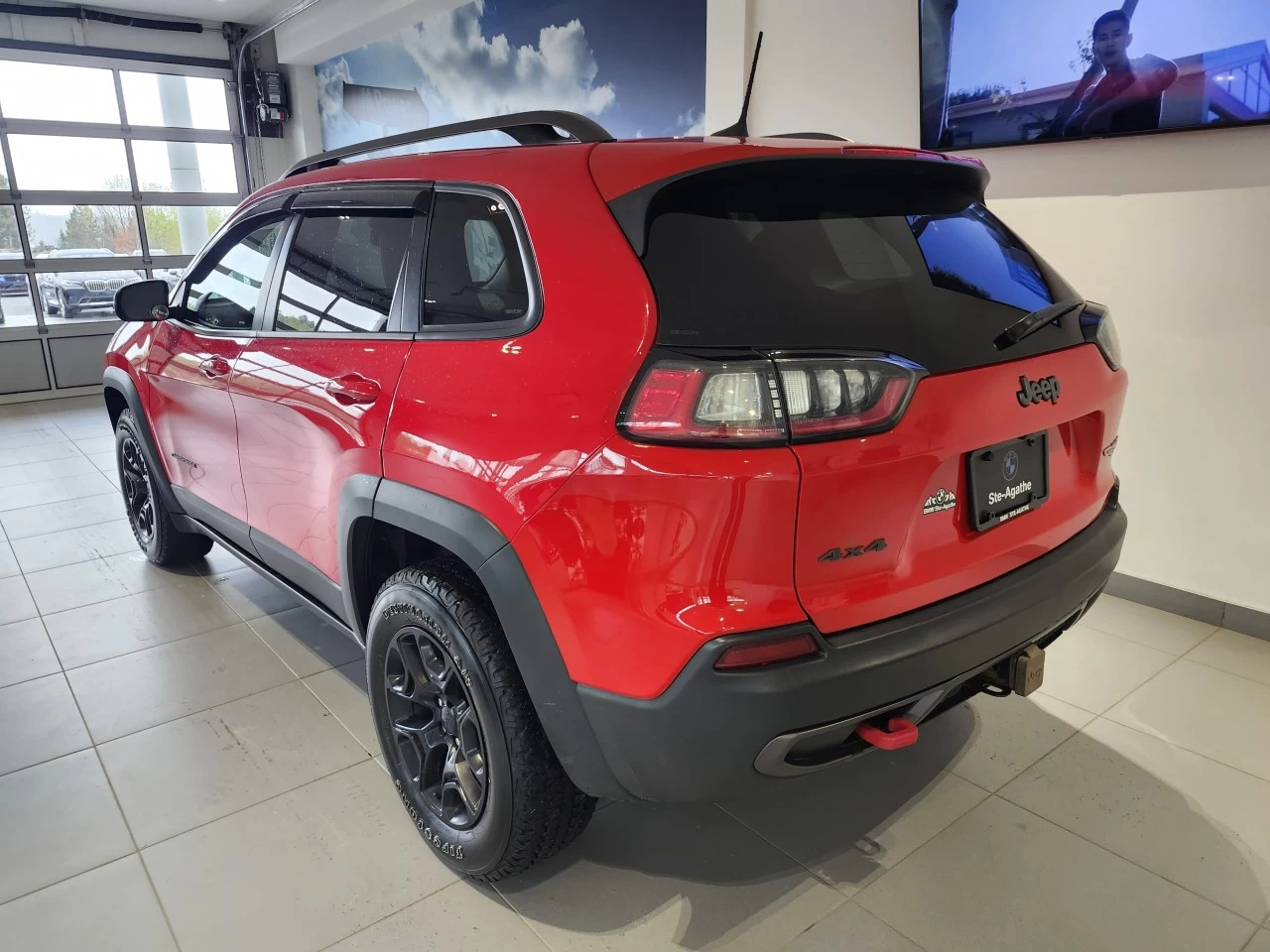 2019 Jeep Cherokee Trailhawk Main Image