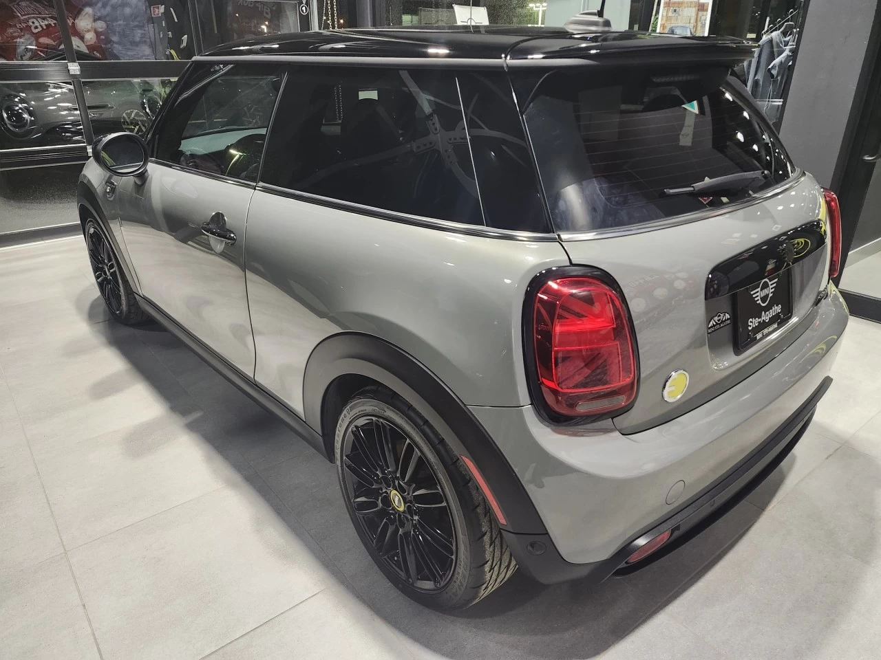 2022 Mini Cooper SE Main Image