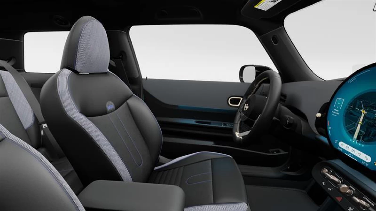 2026 MINI 3 Door Cooper C FWD Image principale