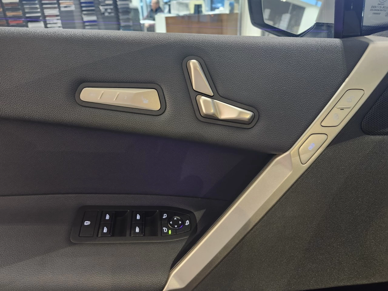 2023 BMW iX xDrive40 Main Image