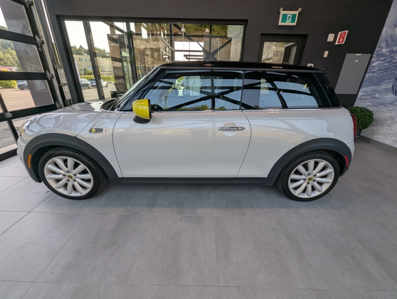 2021 Mini Cooper Cooper SE Main Image