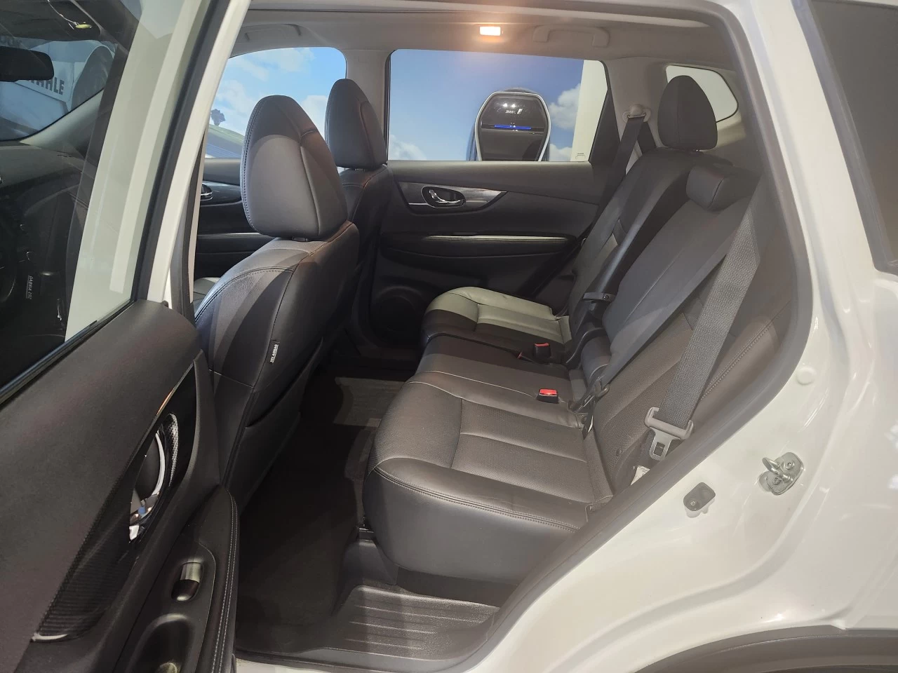 2014 Nissan Rogue SL Main Image