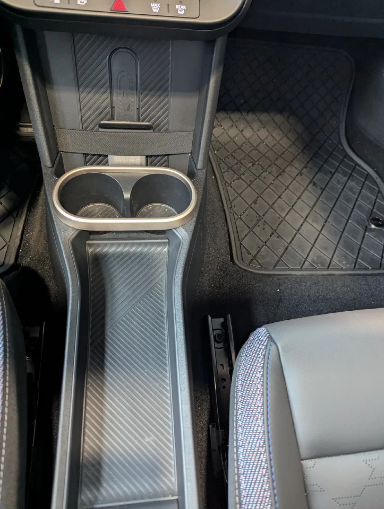 2025 MINI 5 Door Cooper C FWD Image principale