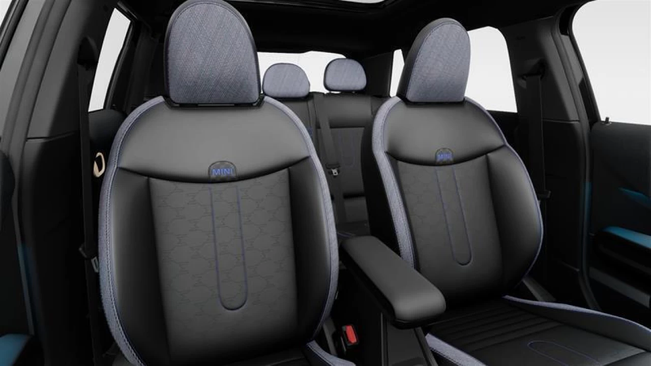 2026 MINI 5 Door Cooper S FWD Image principale