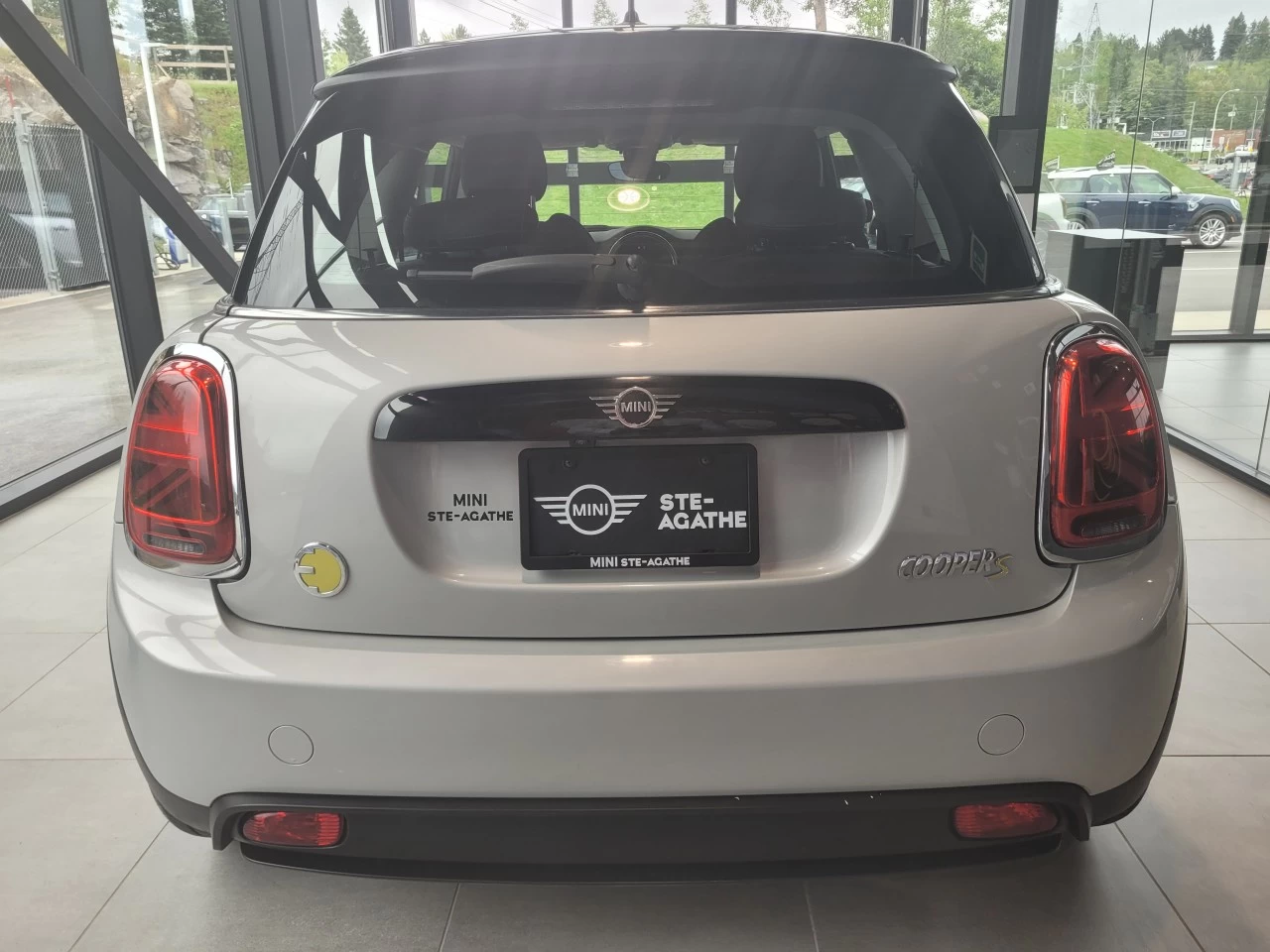 2022 Mini Cooper Cooper SE https://www.bmwsteagathe.com/resize/b990ff35b810a3abc0cc817b2ca24889-1