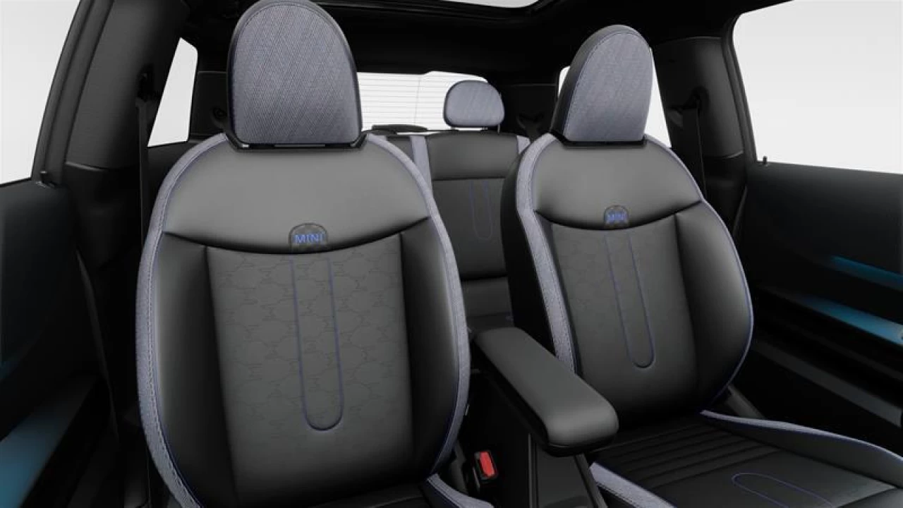 2026 MINI 3 Door Cooper C FWD Image principale