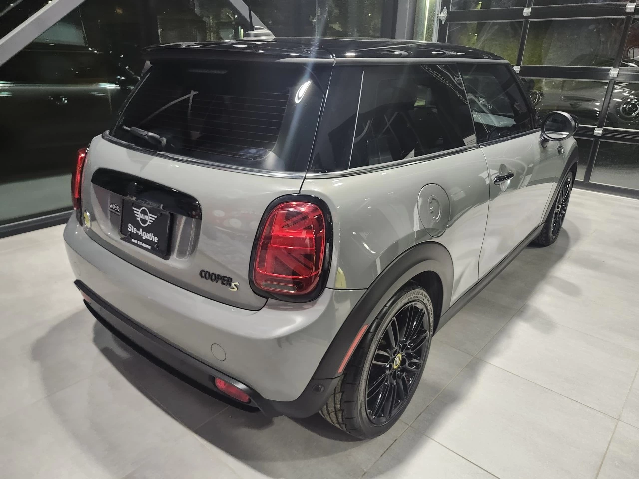 2022 Mini Cooper SE Main Image