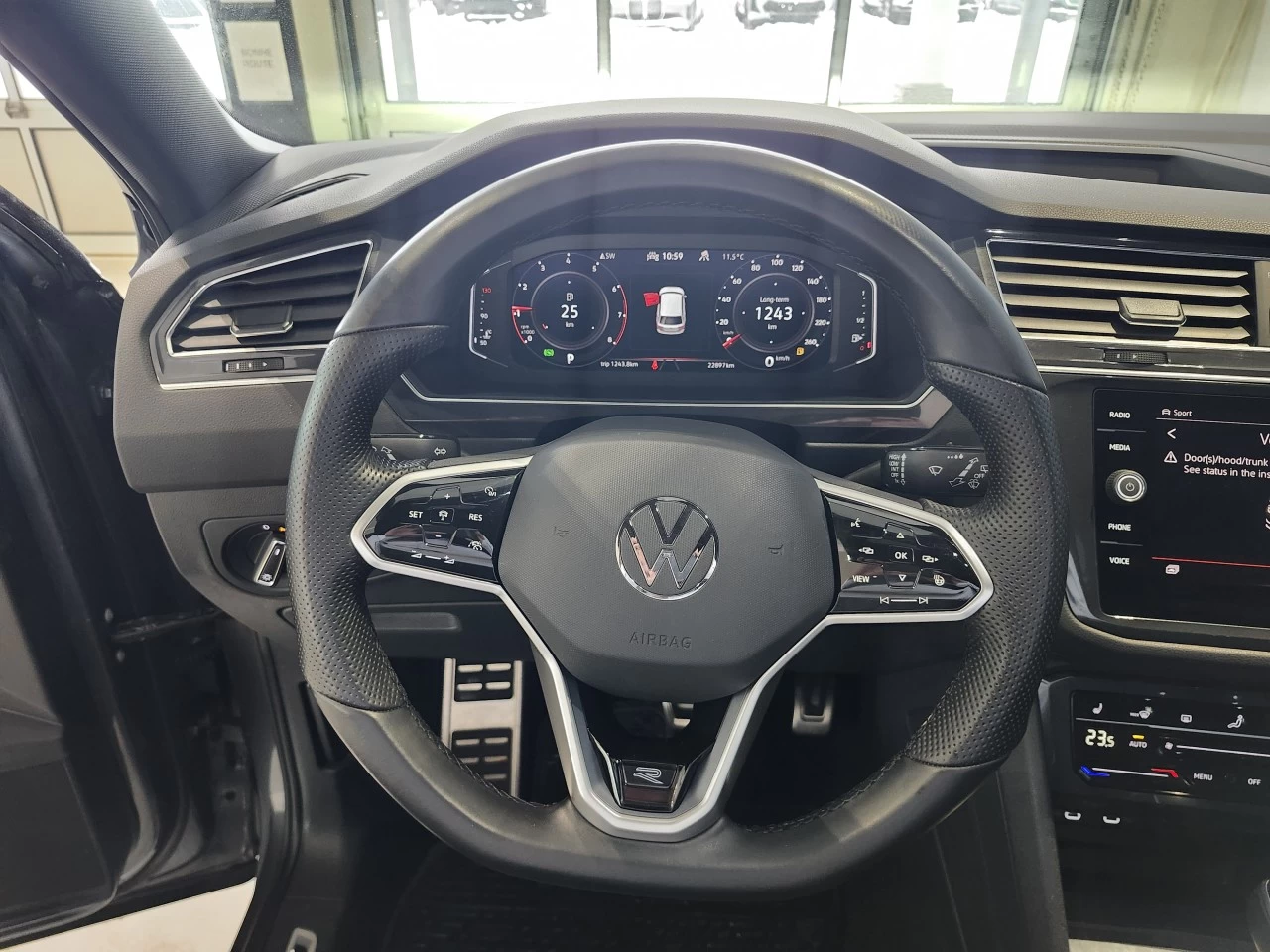 2022 Volkswagen Tiguan Comfortline R-Line Black Edition Image principale