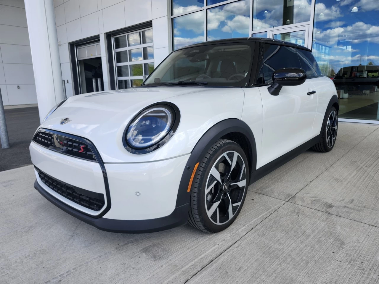 2025 Mini Cooper Cooper S https://www.bmwsteagathe.com/resize/b990ff35b810a3abc0cc817b2ca24889-1