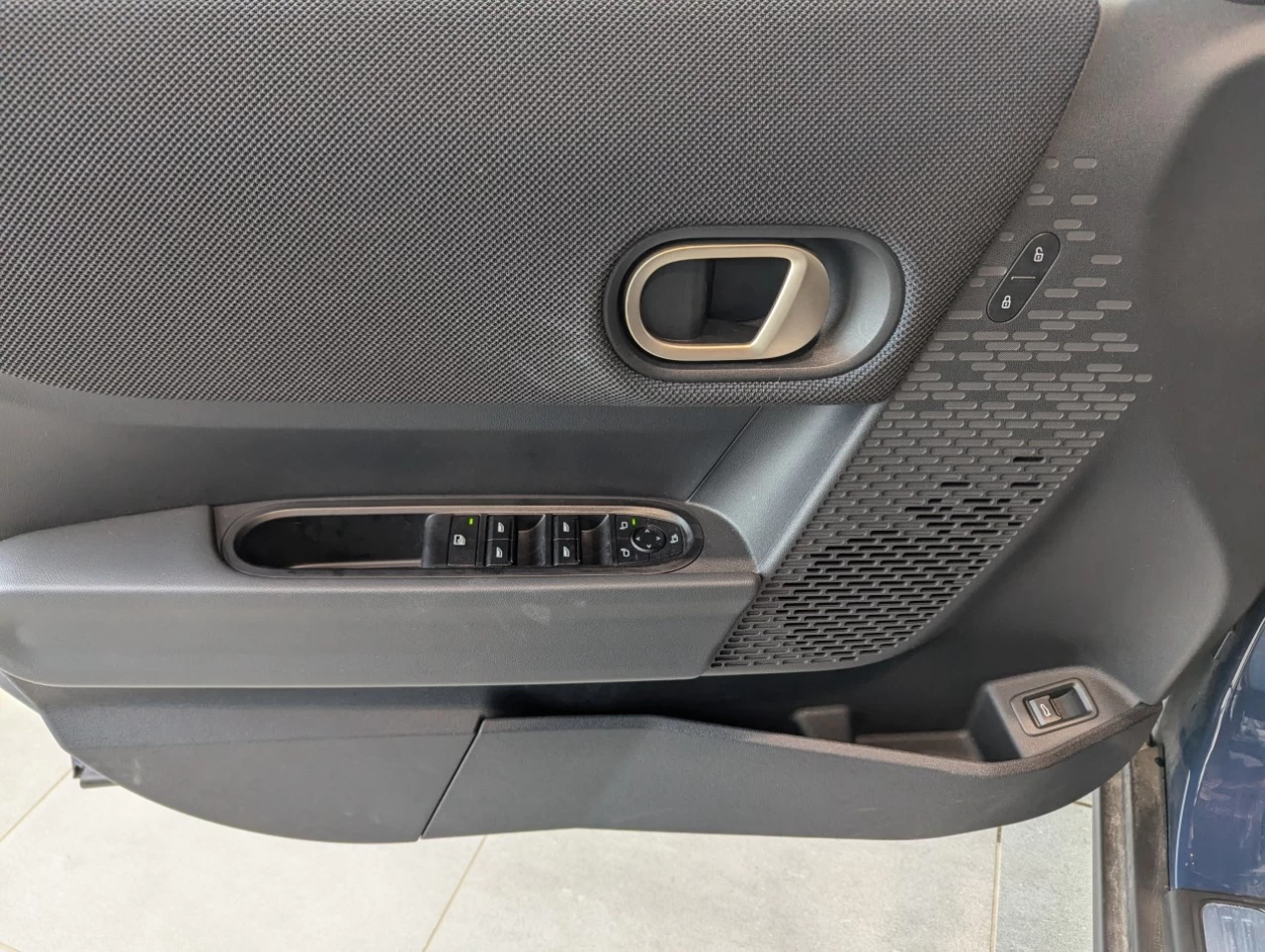 2025 MINI 5 Door Cooper C FWD Image principale