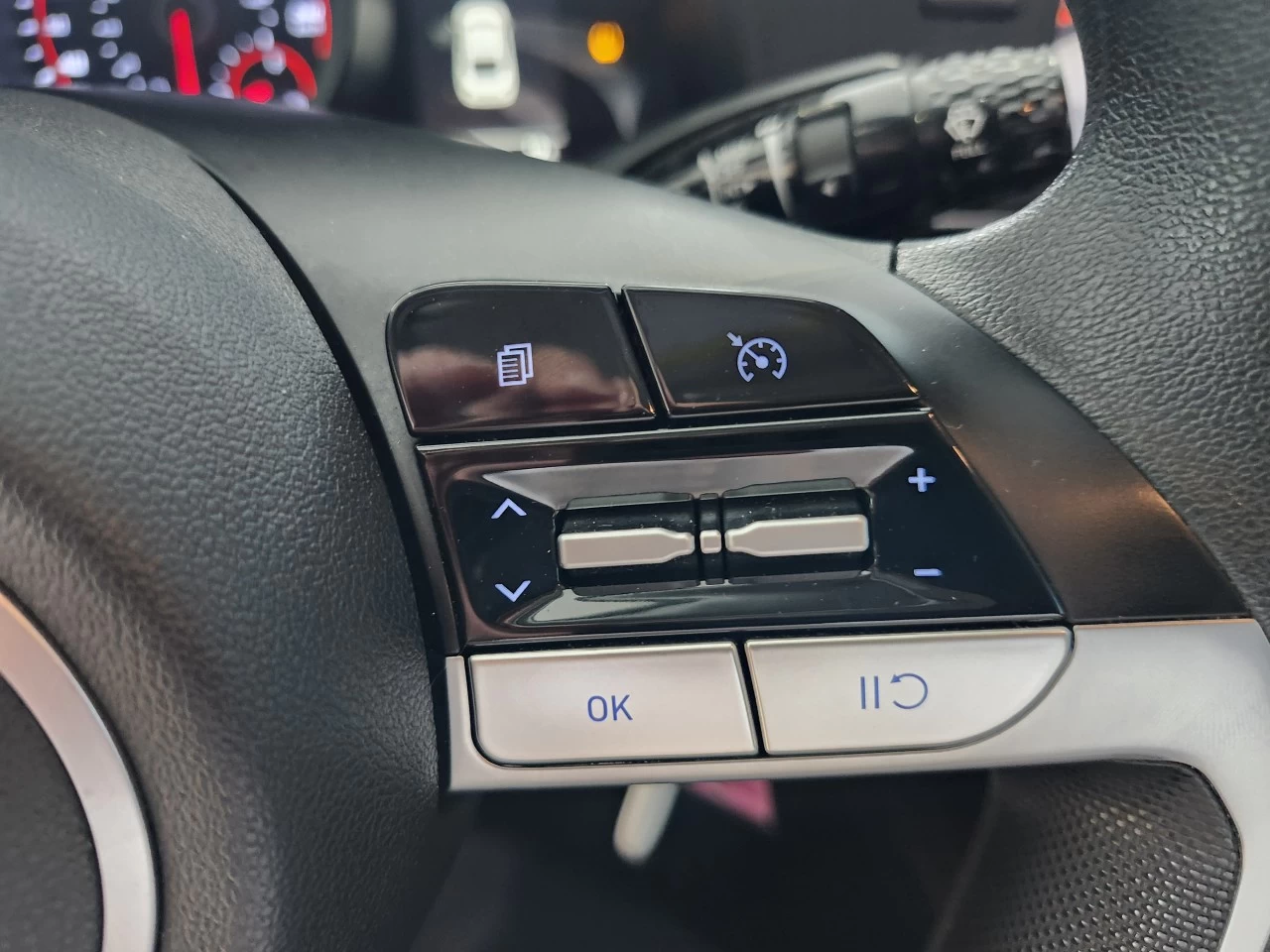 2022 Hyundai Elantra Essential Main Image